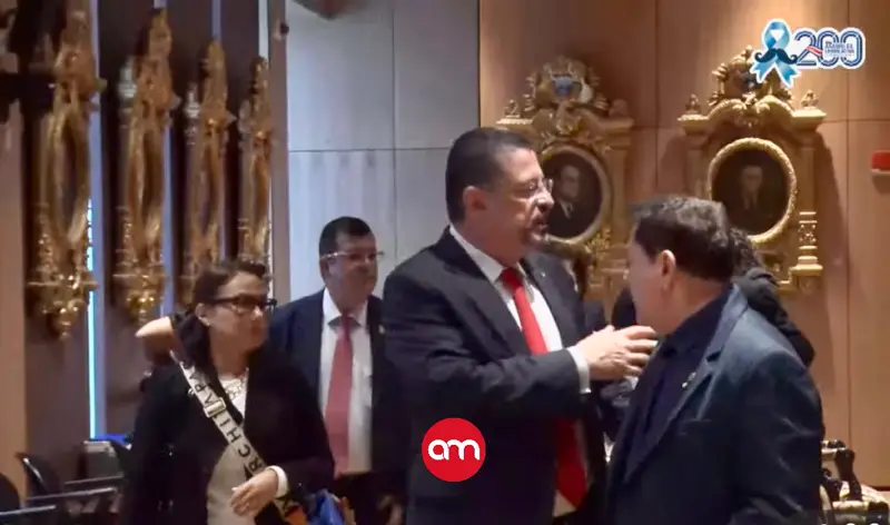 ¡Sorpresivo! Así fue el momento en que Rodrigo Chaves se levantó y abandonó la comisión que analiza su inmunidad