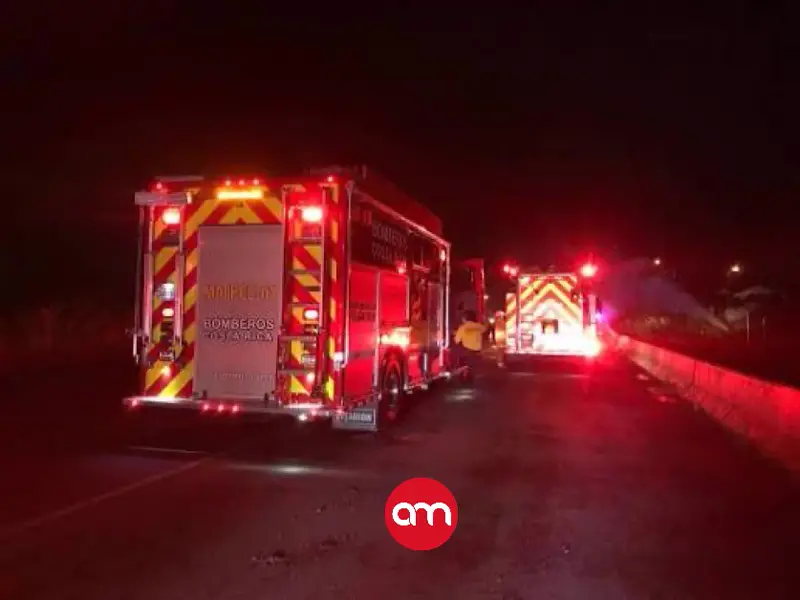 Once personas se salvan de milagro tras volcadura e incendio de un 4x4 en Los Chiles
