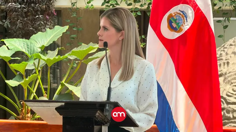 Laura Fernández arremete contra diputados por gira a Crucitas: “No voy a ir a tomarme fotos ni a embarrialarme”