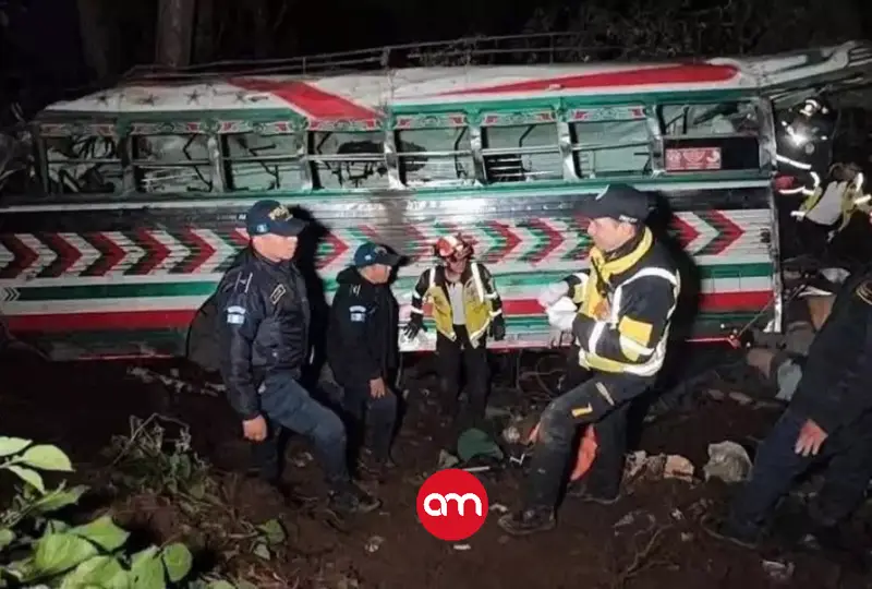 Tragedia en Guatemala: autobús cae a un barranco y deja al menos 15 personas fallecidas