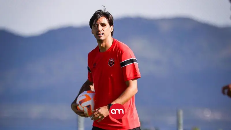 ¿Quién podría dirigir Alajuelense si se va Óscar Ramírez?