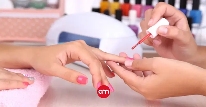 Salud alerta sobre esmaltes y geles para uñas con químicos peligrosos que podrían causar cáncer y afectar la reproducción