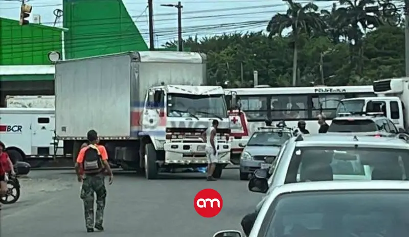 Violento accidente de tránsito cobra la vida de un ciclista en Limón