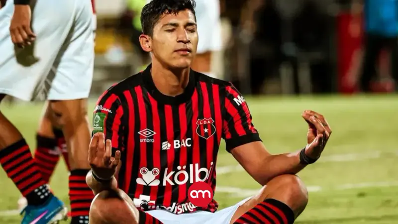 ¿Despertó el goleador? Zaldívar manda un aviso en Alajuelense