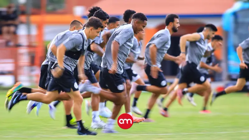 Un equipo nuevo o un plantel reciclado? Sporting sacude el mercado con 11 refuerzos para el Apertura 2026