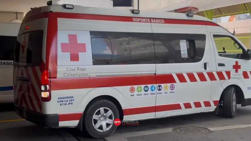 Ambulancia suma más de 16 horas retenida en hospital de Alajuela por falta de camillas: Cruz Roja hace un llamado a la CCSS