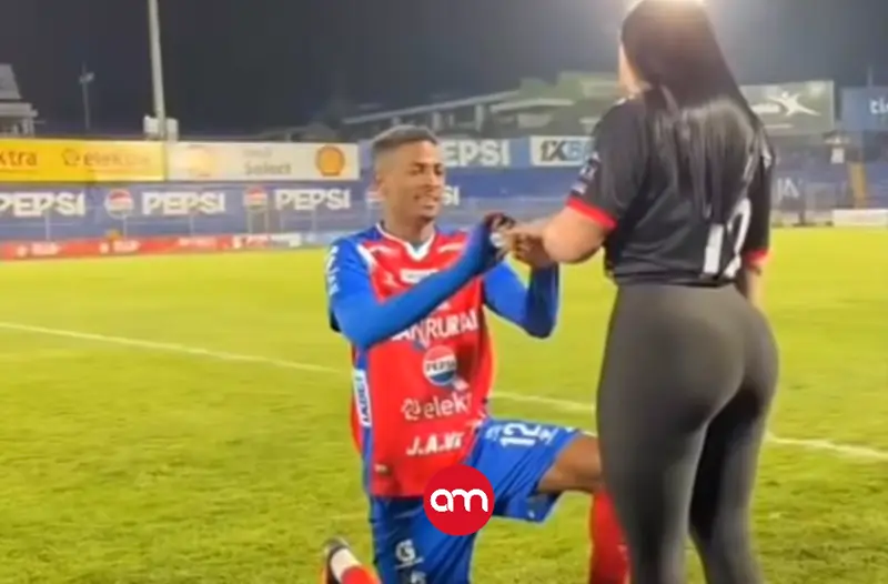 De goleador en Guatemala a prometer amor eterno: el tico que le dijo sí en la cancha