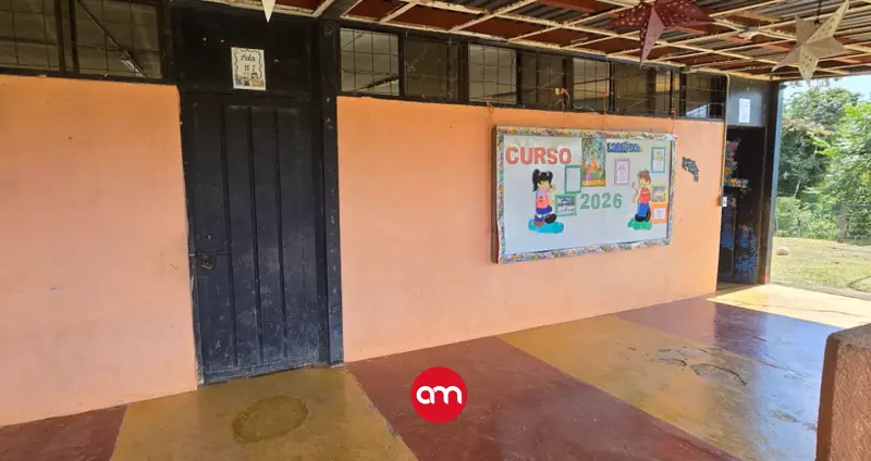 Defensoría alerta por condiciones críticas en escuela de San Carlos con orden sanitaria desde 2015
