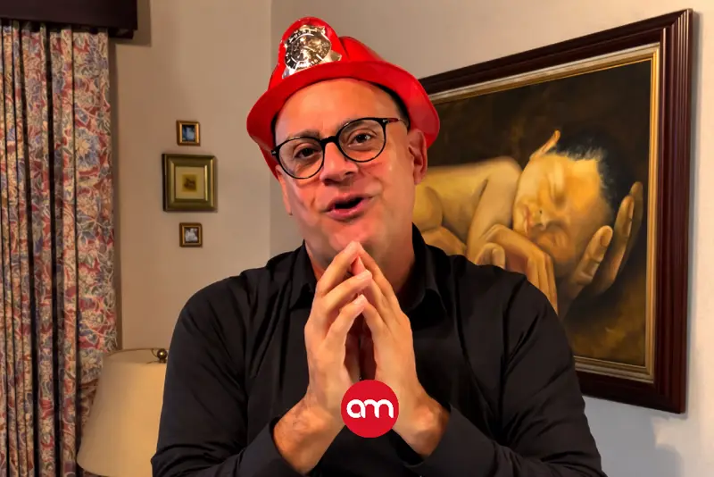 Con casco de bombero y mensaje celestial: así reaparece el padre Maynor en TikTok