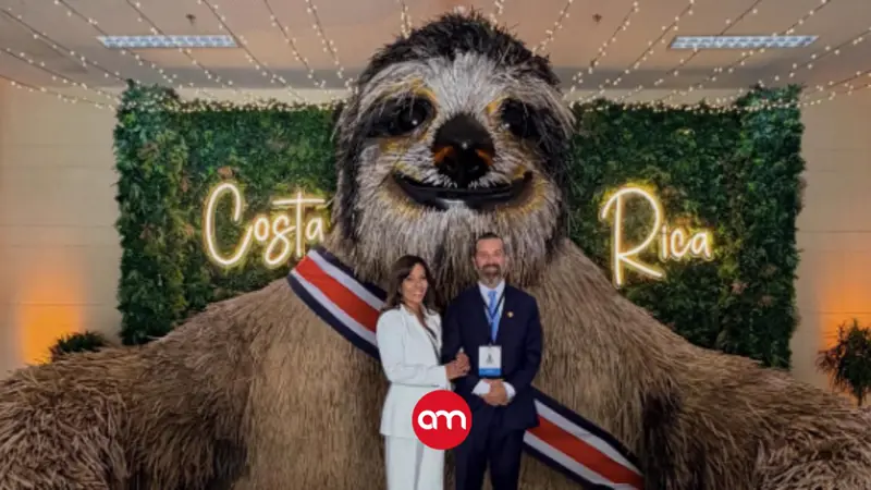 “Henry”, el gigante oso perezoso que robó miradas en el traspaso de poderes 2026 en Costa Rica