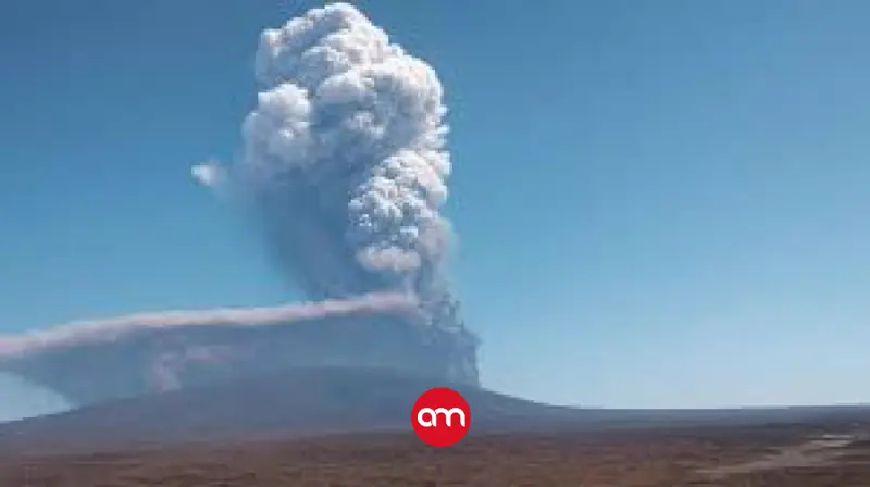 Volcán entra en erupción tras 10 mil años y sus cenizas son vistas desde el espacio