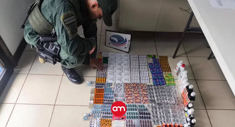 Una farmacia portatil… desde jarabes y anticonceptivos caen en la frontera