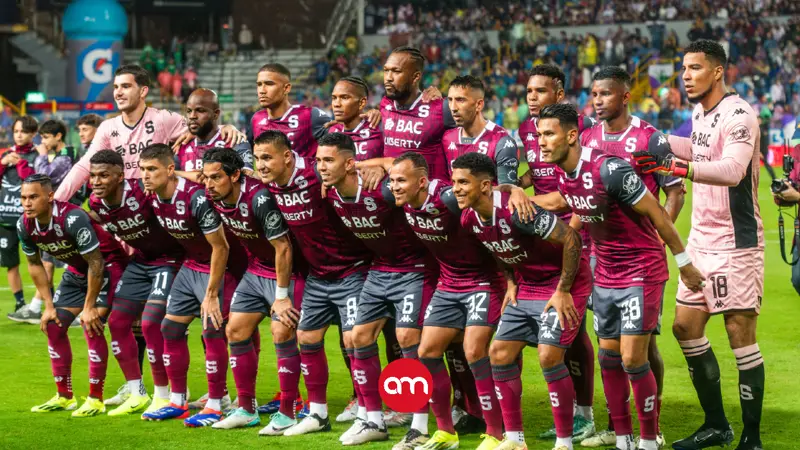 Saprissa anuncia renovación de contrato de dos de sus jugadores