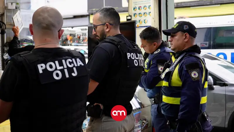 Autoridades toman comercios y ventas ambulantes en San José en busca de artículos robados