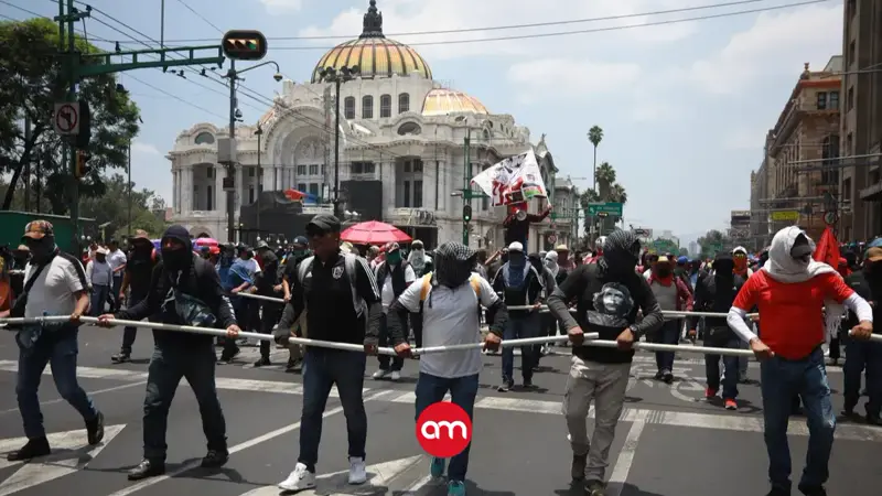 México vive días de tensión antes del Mundial: maestros irrumpen en edificio gubernamental