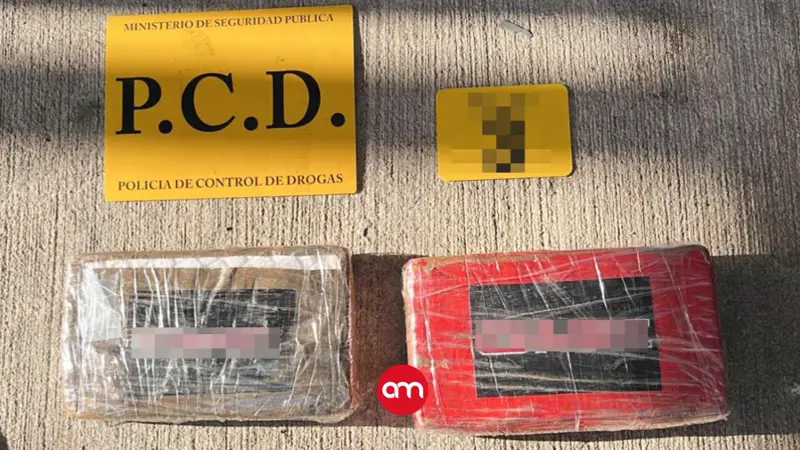 Caen dos veinteñeros cuando trasegaban dos kilos de cocaína en un carro