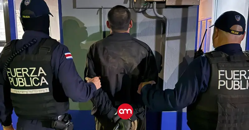 Fuerza Pública frustra asalto a gasolinera en Orotina y detiene a un sospechoso armado