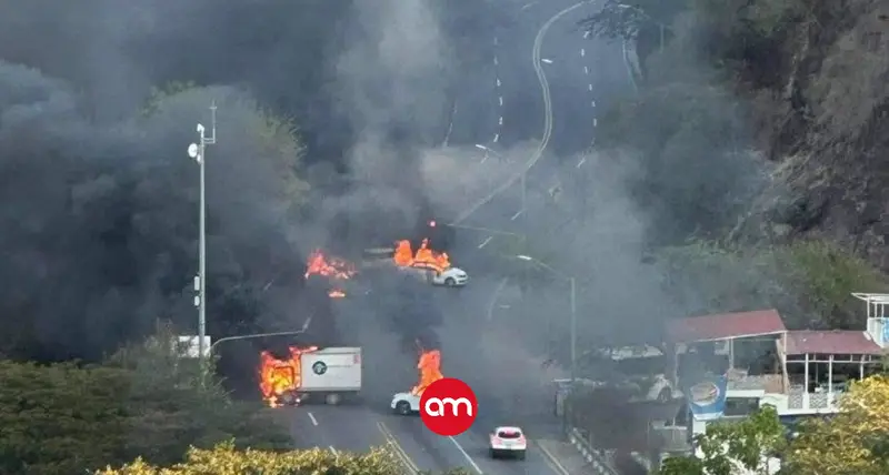 México arde tras la caída de “El Mencho”: incendios, bloqueos y terror en al menos siete estados