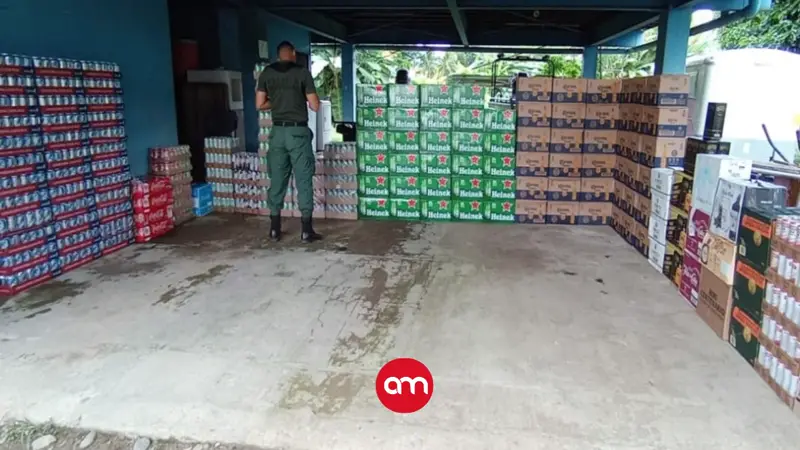 Decomisan millonario cargamento de miles de unidades de licor cuando eran contrabandeadas en un camión para canes