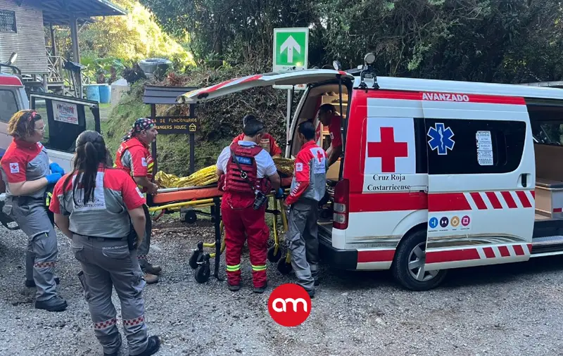 Hombre inconsciente es rescatado en senderos del Volcán Barva