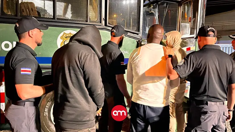 Costa Rica realiza primera deportación masiva por vía aérea de extranjeros con antecedentes penales