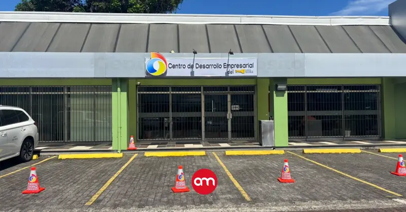 ¿Está emprendiendo y tiene una pyme? Conozca cómo recibir asesoría gratis del INA para hacer crecer su negocio