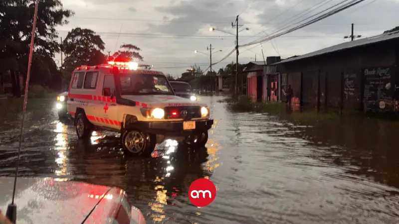 ¡Atención! Empuje frío y onda tropical se combinan y generan un temporal en todo el país