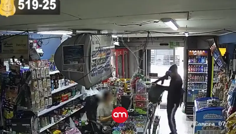 Con fusil en mano, ladrones cometen violento asalto en supermercado