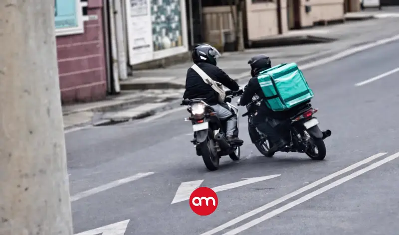 Cámaras captaron el mortal choque de tres motos en Cartago: así fue como ocurrió