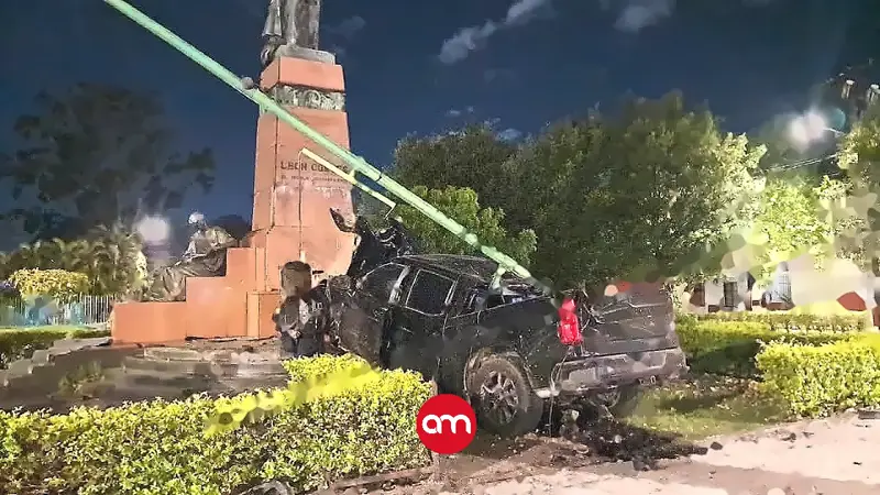 Vehículo se estrella contra emblemática estatua de León Cortés en La Sabana