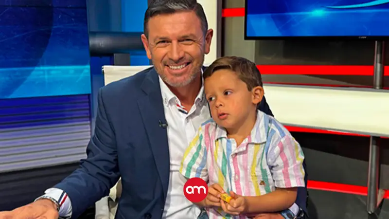 (Video) El inesperado invitado que le robó el show a Rolando Fonseca en plena transmisión del Mundial
