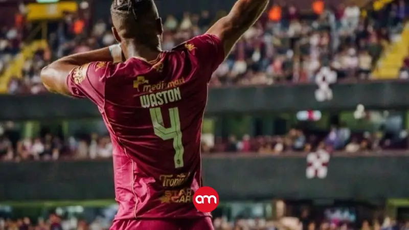¡Centenario de Waston! El defensor que llegó a los 100 goles