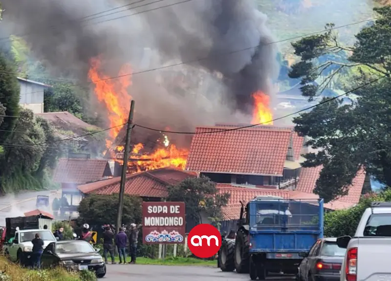 Falta de agua e hidrantes complica atención de incendio en tres casas de Potrero Cerrado