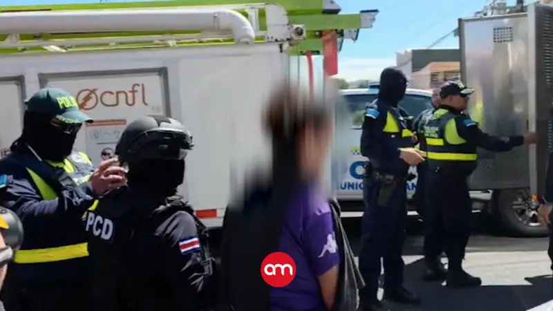 Policías antidrogas sacan de las calles de San José a dos mujeres narco