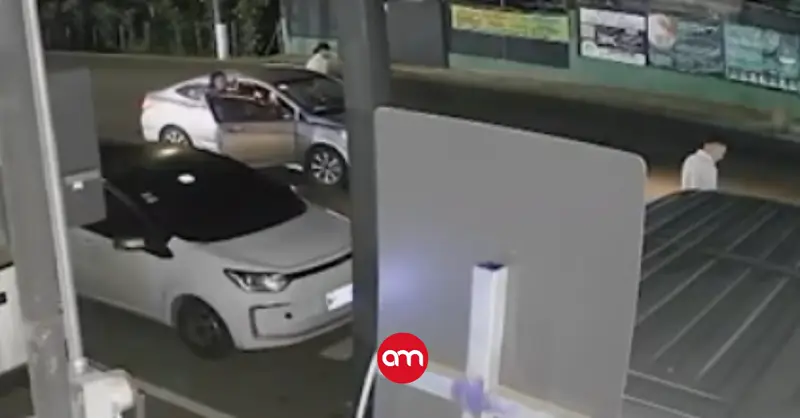 Atropellan hombre a alta velocidad, fingen ayudarlo y lo dejan tirado a la orilla de la calle metros después