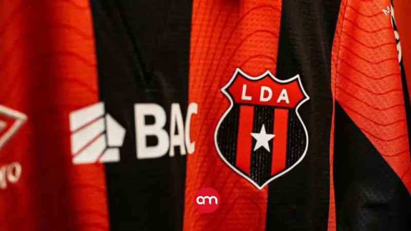 Alajuelense celebra el Día de la Camisa Rojinegra con una noche dedicada a la historia y la colección