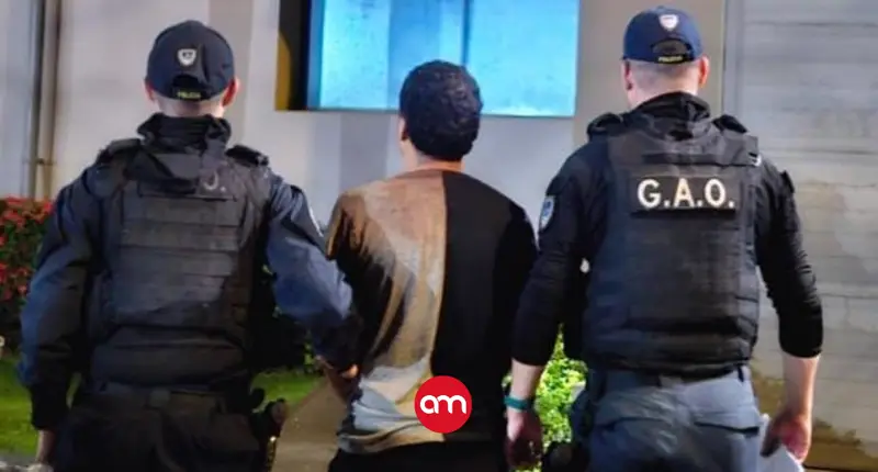 Clientes de bar detienen hombre y evitan asalto, pero uno de ellos también terminó arrestado por tener orden de captura