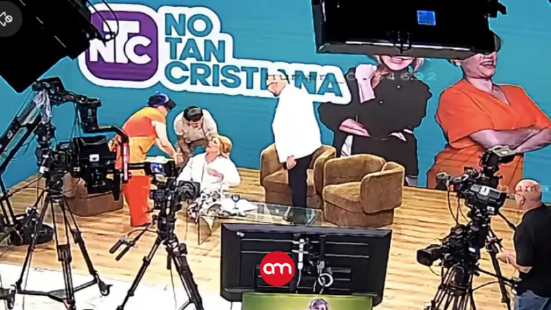 ¡Se despanochó! Cristiana Nassar sufre caída en pleno set de televisión y el video desata las risas