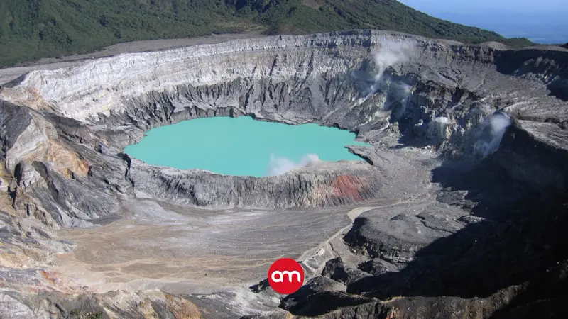 Volcán Poás entra en alerta tras erupción que lanzó material hasta 600 metros del cráter