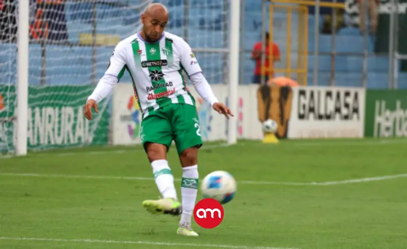 Ex capitán del Saprissa recibe reconocimiento en Guatemala