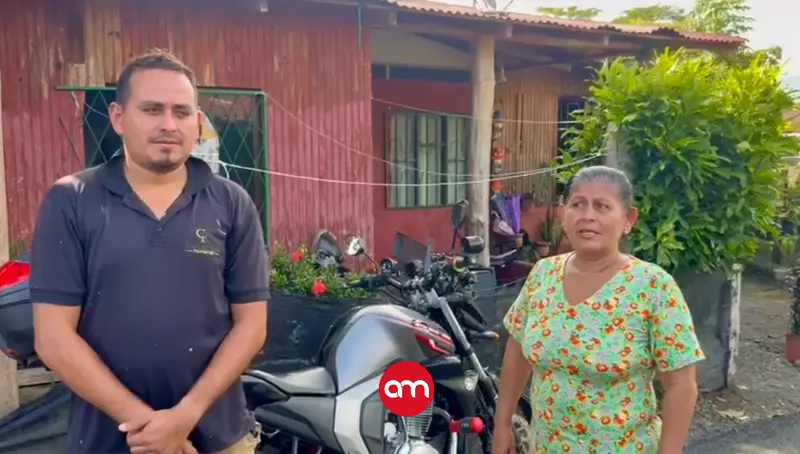 Mamá heroína: apaga incendio antes de que lleguen los bomberos… y su hijo era el jefe de la unidad