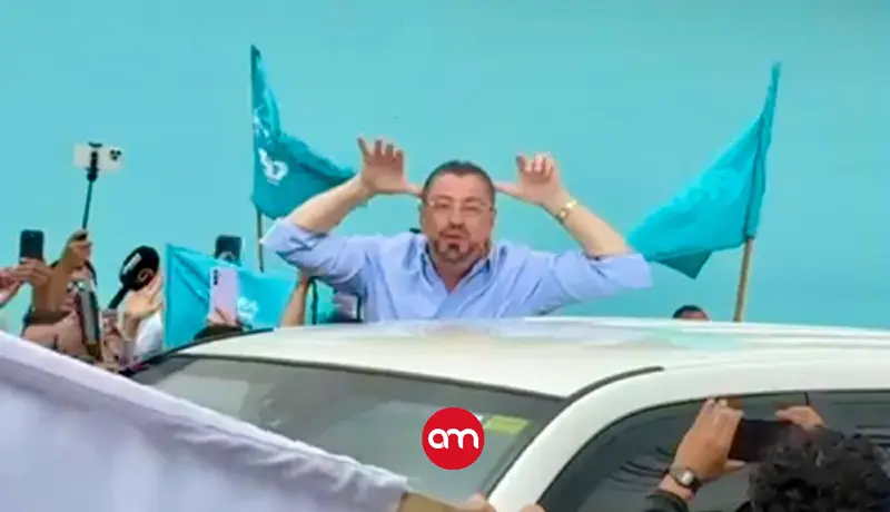 A Rodrigo Chaves se le olvida su investidura presidencial y se burla de votantes