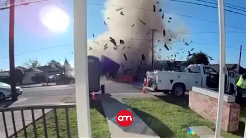 Un estruendo sacudió el vecindario: explosión convierte casas en escombros y deja varios heridos en California