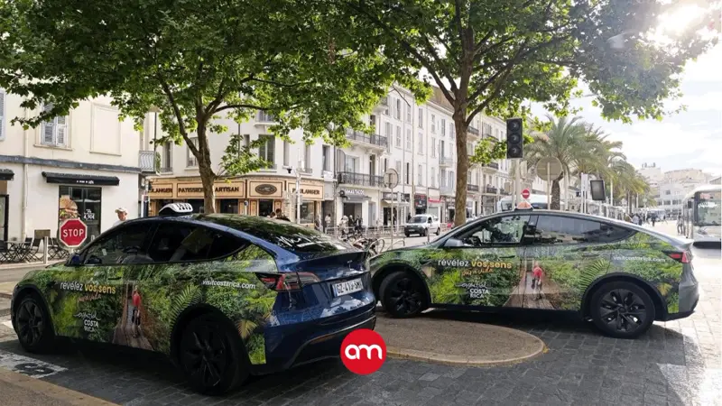 Costa Rica se pasea por Europa: 118 taxis llevan el “Pura Vida” a miles de turistas