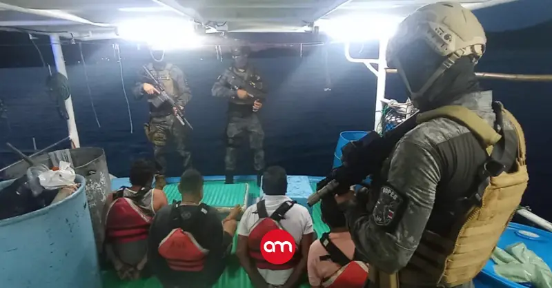 Decomisan casi 2 mil kilos de droga a embarcación pesquera en el Pacífico Sur