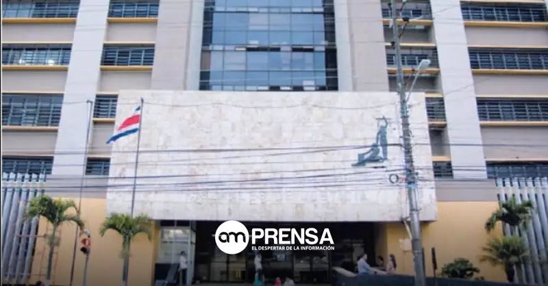 Profesor de inglés sorprendido con alumna en un motel no llegó a audiencia y es declarado en rebeldía
