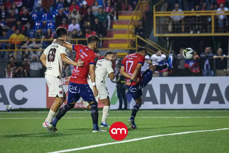Alajuelense golpea en Ciudad Quesada y tumba invicto norteño