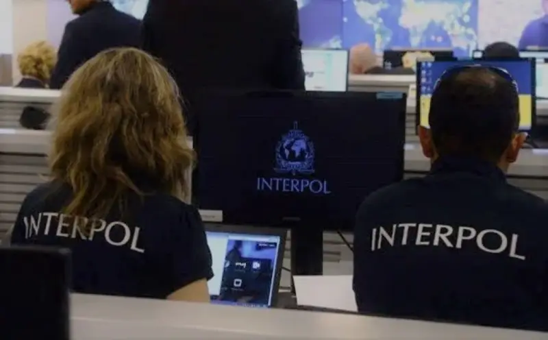 Tico fingía ser una celebridad en internet para atraer a menores