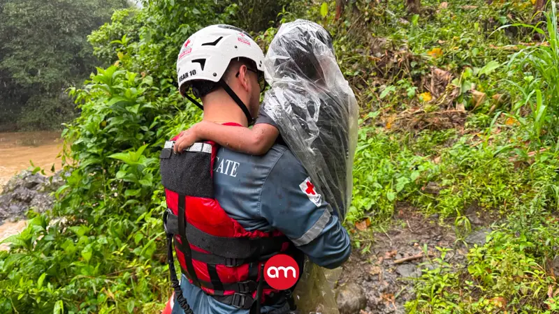 Rescatan a decenas de personas atrapadas por un deslizamiento en Turrialba