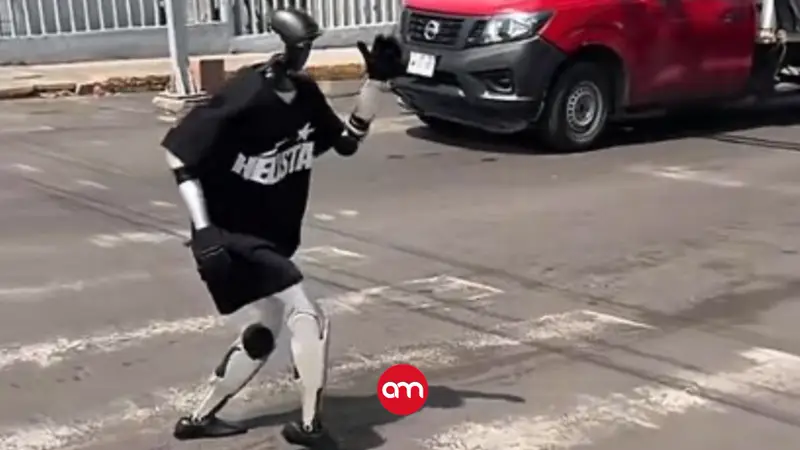 Hasta los robots salen a ganarse la vida: humanoide baila y pide dinero en un semáforo de México
